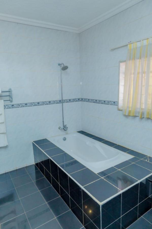 Select Boutique Hotel Kigali Luaran gambar